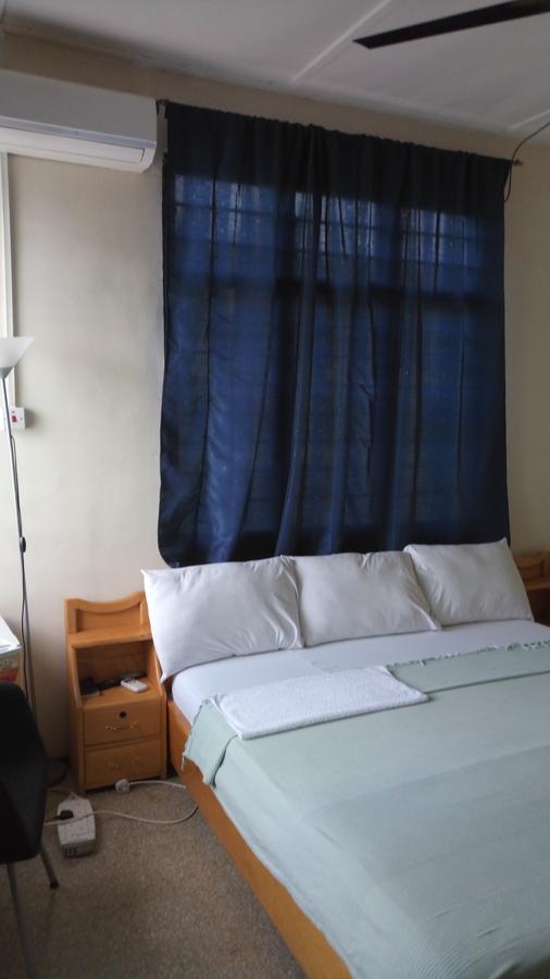 M-R Lodge Mankesim Экстерьер фото