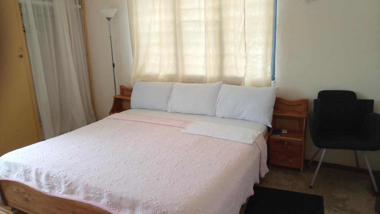 M-R Lodge Mankesim Экстерьер фото